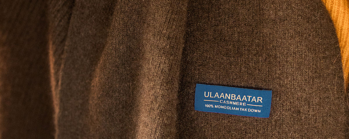 Фактура палантина из пуха яка с биркой ULAANBAATAR